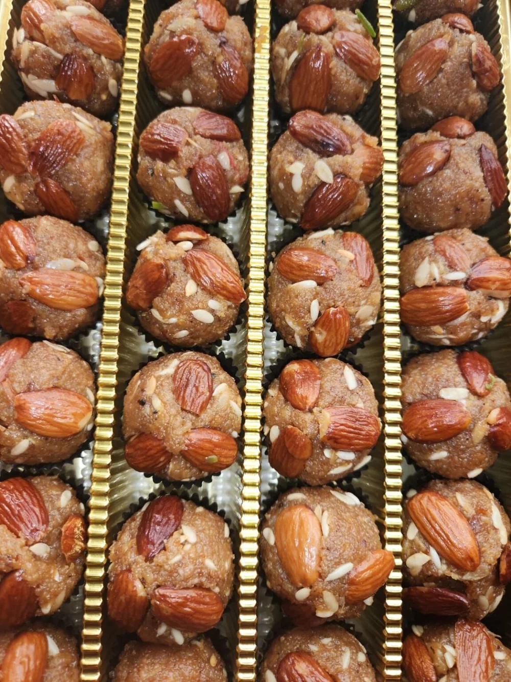 Urad Daal Pinni